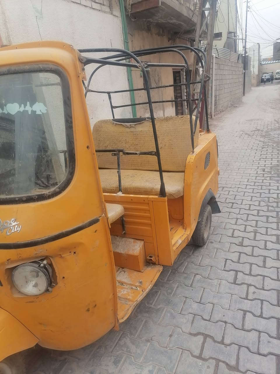 السلام عليكم مرخصة الأدمن تكتك بياجو للبيع تكتك بس مكينه وجادر يرادلها أوراق اصوليه كامله السعر قفل ٦٠٠ الف مكاني محموديه *********** بي واتساب ***********
