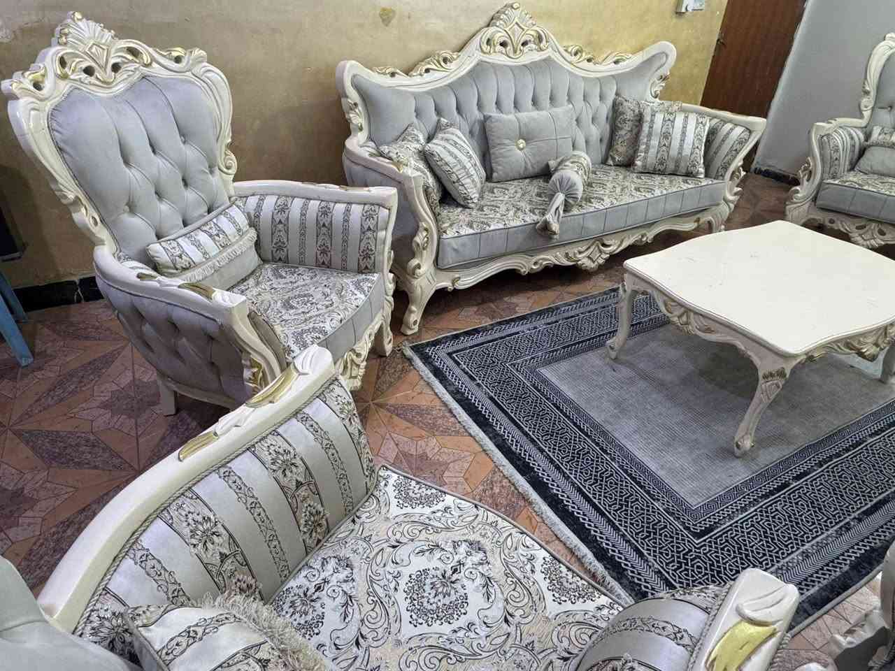 تخم زان تركي الاصلي ١٠ مقعد مع ميز وسط اخو الجديد نضافه فول ***********
