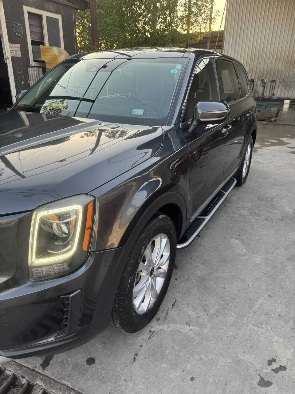 السلام عليكم كيا تيلورايد للبيع موديل 22  حادث بنيد وجاملغ ارجعات بارد ليبل واحد مواصفات عاديه تحكم ستيرن حساسات امامي وخلفي ايرباك ستيرن طك 7 راكب متصل ماشية57الف صوره حادث موجوده تبريد ومكينه وكير صدر جديد تخم تاير جديد سيارة استخدام شخصي السعر260 بيها مجال للطيبين ***********
