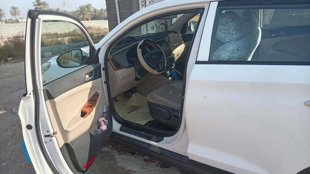 سلام عليكم للبيع  توسان موديل 2017 خليجي 

سياره كفاله عامه   لا صبغ ولا بارد 

مكينه كفاله ع وضع الشركه مكينه 2000دوش

كير كفاله ع وضع الشركه  

صدر ع شركه 
تخم تاير باتري جديد 
  
سياره بسمي شخصياً     
 السعر 178 و بيه مجال 

مكان سياره حله مركز الاستفسار ع رقم 

***********
