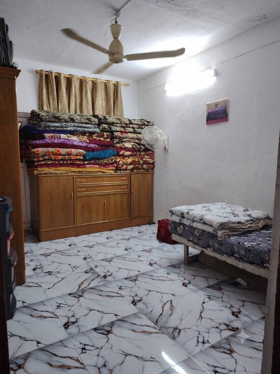 🏡 للبيع – بيت في حي القدس

📍 الموقع: حي القدس، مقابل الأنصار، جهة المستوصف، على الساحة.

🔹 المساحة: 150 م²
🔹 البناء: طابق ونصف، بناء طابوق شيلمان (البناء قديم).

مواصفات البيت:

- 3 غرف نوم.
- صالة.
- مطبخ حار + مطبخ بارد.
- تخاريج.
- عدد (2) مكشوفة.

ويحتوي أيضاً على مشتمل مستقل يضم:

- غرفة.
- مطبخ.
- تخاريج.
- مكشوفة.

💰 السعر: 180 مليون دينار، وقابل للتفاوض.

للاستفسار  يرجى التواصل على الخاص أو الاتصال ع الرقم ***********
