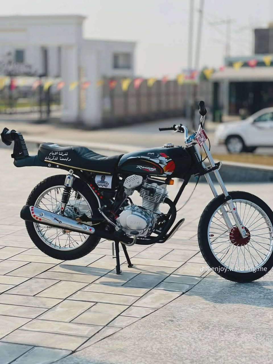 اسلام عليكم
دراجه نامه اصلي تعمير جديد ثالث تبديله دهن شاصي سكنر 
دراجه حلوه ومرتبه بكان واسط صويره شراي بيك خير ودلل 
***********
