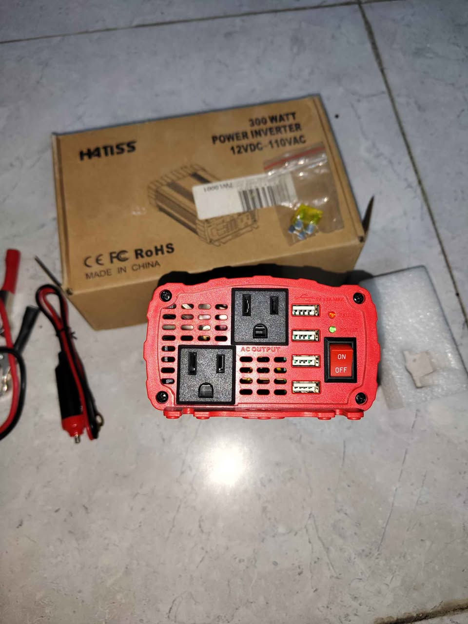 يحول طاقة التيار المستمر DC 12 فولت من السيارة إلى تيار متردد AC 110 فولت لتشغيل الأجهزة المنزلية. 
المميزات: يأتي مع كابلات توصيل مباشرة بالبطارية ووصلة ولاعة السيارة. 
الاستخدام: مثالي لشحن الهواتف، الأجهزة اللوحية، وأجهزة الكمبيوتر المحمول أثناء التنقل. بغداد, العراق


**إذا كنت صاحب هذا الإعلان وتريد حذفه لأي سبب، رجاءا أرسل رسالة إلى الدعم الفني**