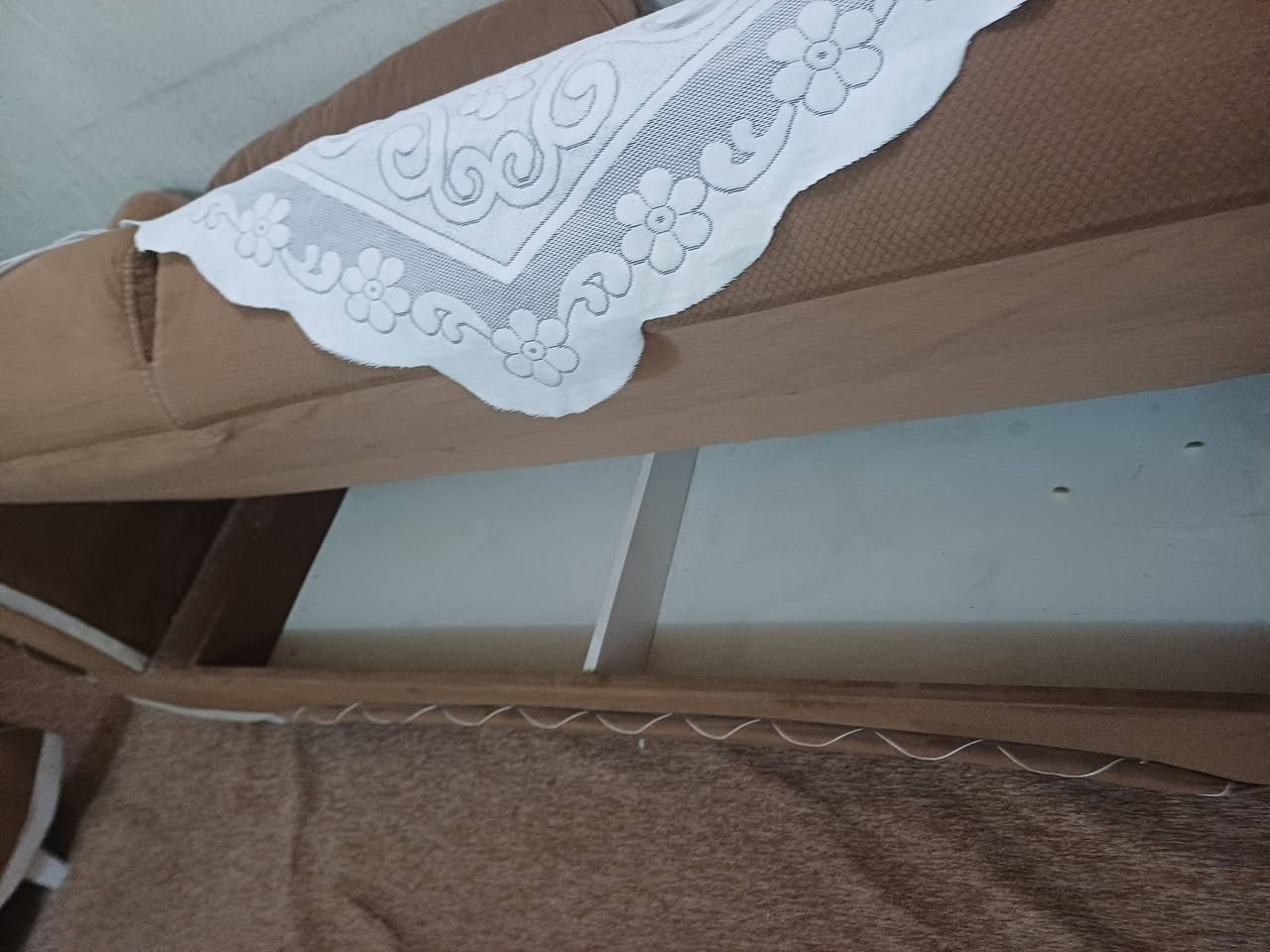 #تخم_تركي 3 قطع
بطول مترتين لقطعتين الكبيره .... التخم من النوع الخشب الثقيل والاسفنج المضغوط نظيف ... قابل للطي 
يتحول الى سرير ويحوي على مخزن ايضا . 

السعر 350.000 دينار 
الحكيميه


**إذا كنت صاحب هذا الإعلان وتريد حذفه لأي سبب، رجاءا أرسل رسالة إلى الدعم الفني**