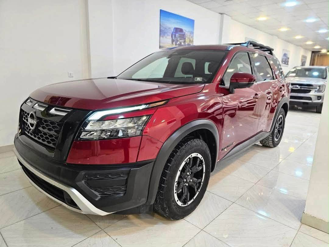 للبيع بسعر مناسب جدا
نيسان باثفايندر ٢٠٢٣ بدون قطرة صبغ

ماشيه 37000

ميزات نيسان باثفايندر روك كريك 2023 هي كالتالي:

# المحرك

- محرك بنزين سعة 3.5 لتر، 6 أسطوانات، بقوة 284 حصان ¹.

- ناقل حركة أوتوماتيكي ب 9 سرعات ¹[3).

# التصميم الداخلي

- مقصورة فاخرة بتصميم أنيق ومريح ¹.

- مقاعد من الجلد مع مساند ذراع ¹.

- نظام تحكم أوتوماتيكي بالمناخ ثلاثي المناطق ¹.

- شاشة معلومات ترفيهية مقاس 8 أو 9 إنشات ¹ ².

# السلامة والأمان

- وسائد هوائية ¹.

- نظام الفرامل المانعة للانغلاق ¹.

- نظام توزيع قوى الكبح إلكترونياً ¹.

- نظام التحكم بثبات المركبة ¹.

- كاميرا محيطية ذكية مع نظام كشف الأجسام المتحركة [2).

# التكنولوجيا والترفيه

- نظام صوتي من 6 سماعات أو 12 سماعة من Bose ¹.

- شاشة عرض معلومات السائق مقاس 7 أو 12.3 إنش ¹.

- منافذ USB وبلوتوث وشاحن لاسلكي ¹.

- نظام ملاحة وتقنية البلوتوث ¹.

# الخارجي

- مصابيح أمامية LED ¹.

- عجلات معدنية مقاس 18 أو 20 إنش ¹.

- مرايا جانبية كهربائية مع إشارات انعطاف ¹.

- أللون ماروني
السعر 240

***********
