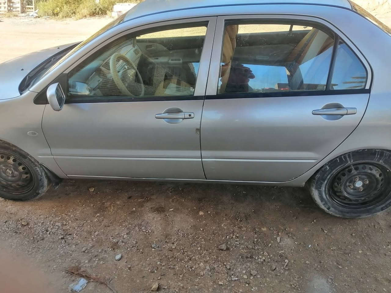 لانسر 2010
رقم قادسيه بسمي سنويه لل30
مكينه نضيفه1500 قبق اسود كير جديد 
مكان السياره كربلاء 
سعرها 65 قفل قفل
***********
