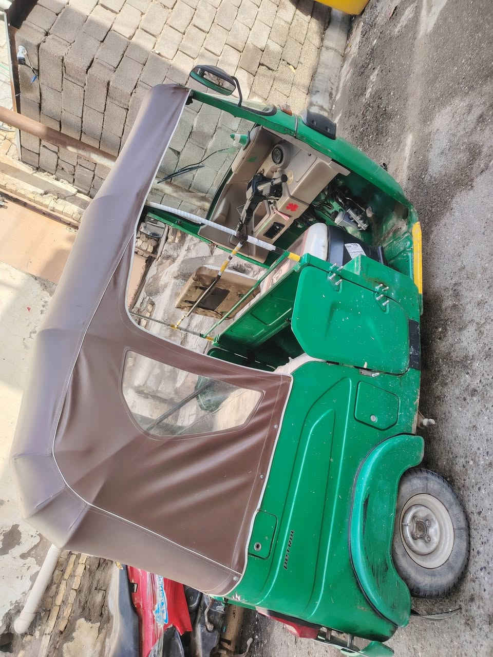 سلام عليكم تكتك لبيع موديل 21 رقم تحويل ثاني يوم المكينه مفتوحه وبيها لغد ومعمره وكامله السعر 6250 العنوان 5ميل ***********
