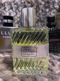 عطور • مستخدمة • بدون غلاف