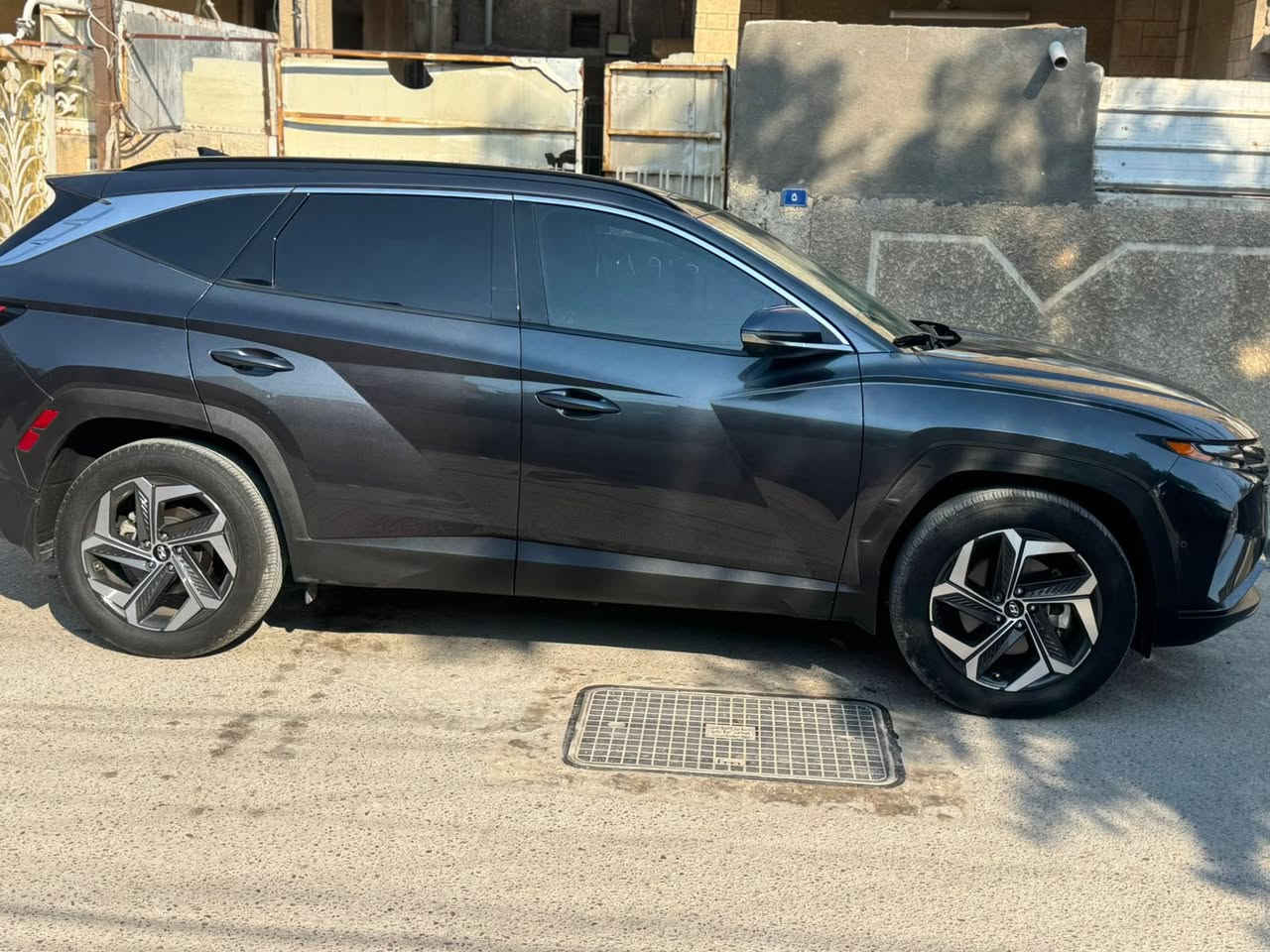 توسان 2024  وارد امريكي محرك 2500 
تتقدم وتترجع بالريمونت
رقم مميزززز بغداد انكليزي الجديد
السياره مغلفه ppf  لون فيلي 
بارد فقط بالبنيد 
اعلى مواصفات خاصه لمتد 1/1 VIP.  بدون اي تبديل ليبل واحد بدون ايرباك كلهن سليمات 
 بصمه + بصمه ابواب لمس
 بانوراما 
كيج الكتروني متغير 
كاميرات ٥
كير دكمه 
نقط عمياء
رادارات امامي خلفي جانبي
تتقدم للامام وللخلف ب بصمه
هندبريك بصمه
كشنات كهرباء
كشنات جلد اسود
كشنات خزن ميموري
كشنات تبريد وتدفئه امامي خلفي 
وتدفئه استيرن
قياده اليه
بك لايت لد
 لايت لد + زينون
شاشة كبيرة لمس
من تشغل اشارة يقلب الكيج كامره
 اشارة جانبيه
تثبيت سرعة
ويل كب كبير كروم
تحديد مسار 
فول تحكمات ستيرن
تبريد لمس
 السماعات شركة BOSE
 شحن وايرلس
نظام gps خرائط
 شفتات كير ب ستيرن
حساسات امامي خلفي
تشغيل عن بعد 
 اوتو بارك 
 مود ادرايف اقتصادي - سمارت - سوبر -وثلجي 
نظام نزول منحدرات 
تبريد قطعتين امامي خلفي 
ويل كب حجم 19
 شاشه ابل كار بلي  
 اوتو هولد

بغداد شارع فلسطين
***********
