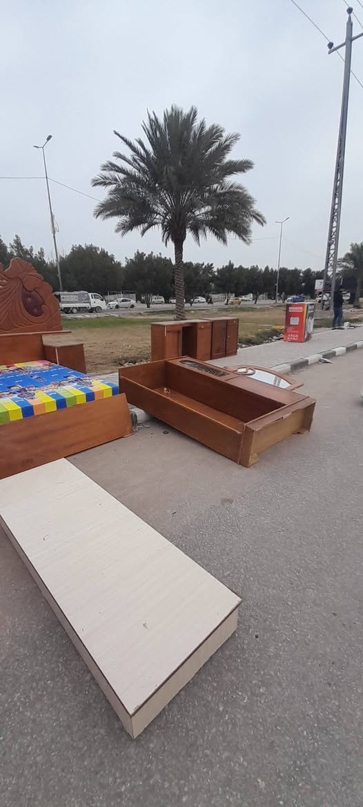 المجهز لبيع وشراء اثاث والاجهزه الكهربائيه المنزليه عامه العنوان نجف حي عدن مقابل الطحان ***********ضرغام تابع تكتك وفيس يوجد خدمة توصيل طلبات بالكروه داخل النجف ملاحظه العصر افتح بسوك الوفاء شارع الصب بالخدمي
