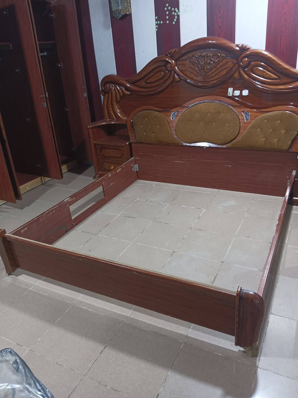 السلام عليكم من رخصة الادمن كنتور وجربايه للبيع ماليزي باب الأول القديم والصومايه مال الجربايه خشب وبلوك اسود اني مسويهن على ايدي السعر كلش مناسب 100 ألف قفل لأ تعامل المكان المسيب نزلت اولاد مسلم عليه السلام حي جايد للاستفسار الاتصال على هذا الرقم *********** او مراسلة الصفحه
