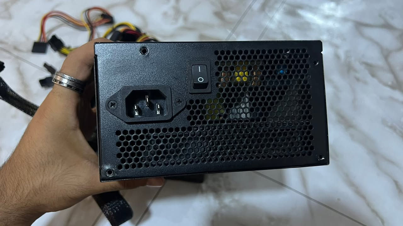 بور كولر ماستر 500w plus80 كلللش نظيف
السعر 45 الف


**إذا كنت صاحب هذا الإعلان وتريد حذفه لأي سبب، رجاءا أرسل رسالة إلى الدعم الفني**