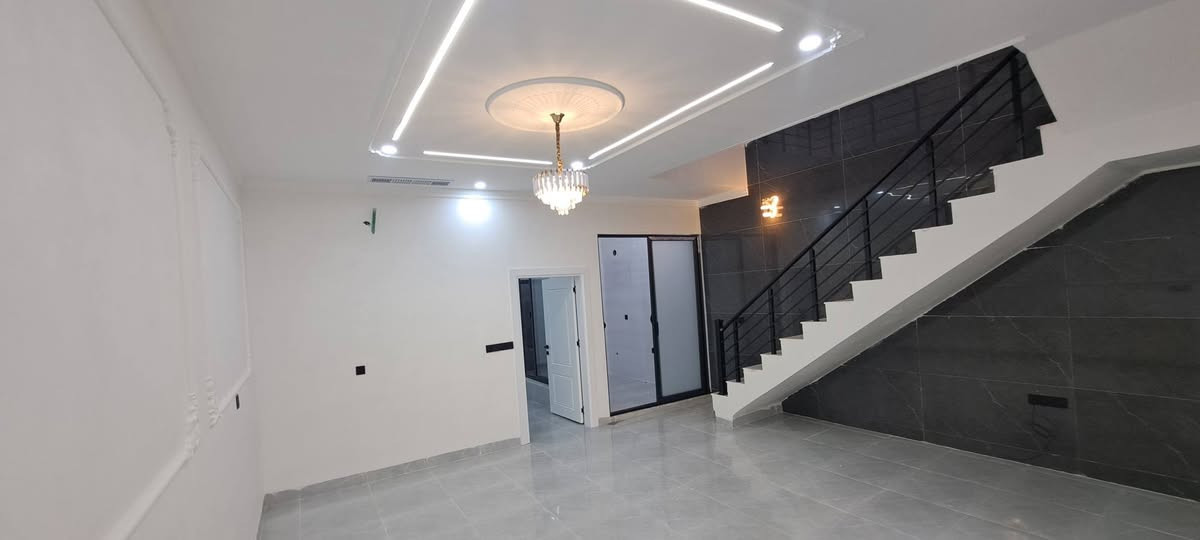 خانوفرۆشتن /منزل اللبیع فی اربیل حی قەرەبوسایدین لاوان مساحە125متر/بیت زیرۆطابو طابقین فول فول مواصفات غرف نوم4/صحیات مطبخ آستقبال هول مفتوع گراج سعر8دفاترو35ورقە بی مجال *********** واتساپ *********** أربيل, العراق

