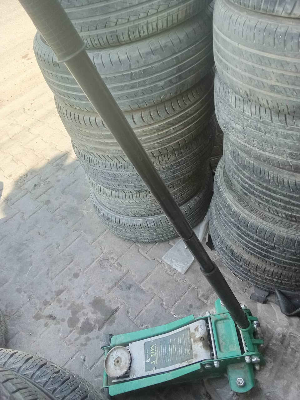 السلام عليكم أغراض بنجر للبيع كلهن شغالات محتاجات فقط غسل كمبريسر حجم 350+قالعة حجم 22مع تايلبرات +كيج الكتروني +شالخة اطارات+مسدس هواء+جك3طن+صوندات هواء سعرهن شلع كلهن مليونين وبيهن مجال للشراي اتواصل ***********. مكاني بصرة أبو الخصيب حمدان والشراي اتساهل وياه
