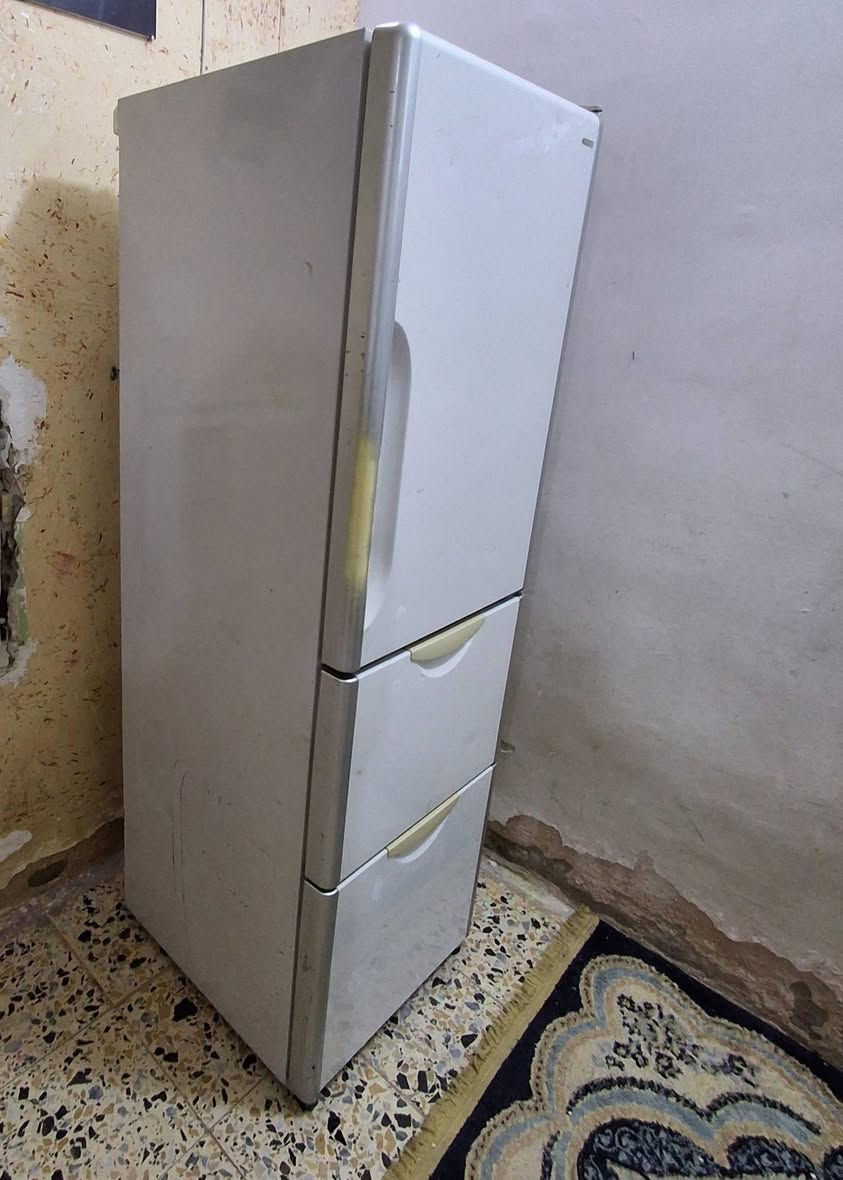 ثلاجه يابني بخاخ محوله120 شرطه تبريد بغداد ***********
