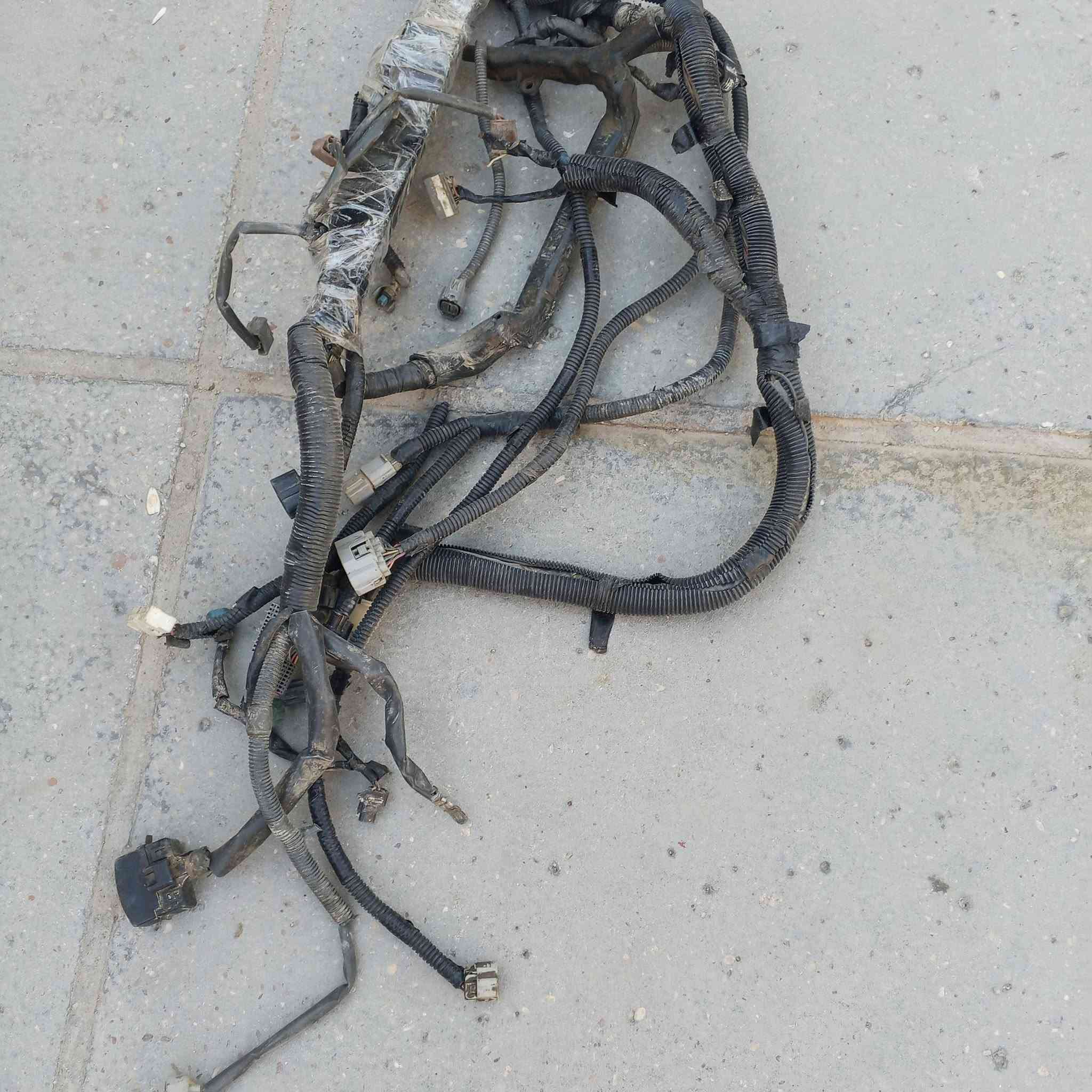 سلام عليكم غراض كرسته نفخ مارك نفخ يرهمن ضفيره محرك ونجي كامله بدون قطع دشبول كامل هوا وملحقاته نقص صاجيه إلي بنص كلج مروحه محرك ثنين ونص شرط حاويه وشرط الشغل حاضن راديتر كامل حته الفان ويا الدشبول سعره 150 الحاضن وكلج مروحه ب 60الف  الضفيره سعرها 50الف العنوان البصره رقم التليفون ***********
