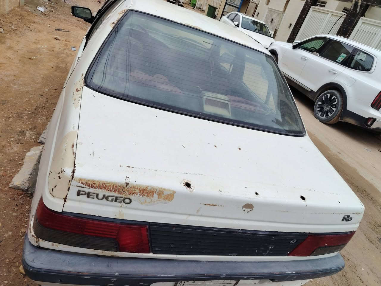 السلام عليكم عيدكم مبارك مثل ما واضح بالصورة بيجو روى للبيع كير ومحرك خير من اللة مكان نجف حي الحسين السعر 18 وبيها مجال حك الجية التواصل علة الرقم *********** والمداور ثاني يوم
