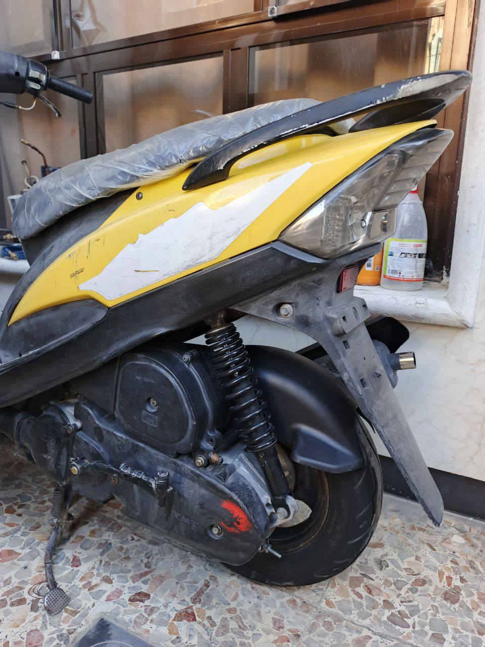 سلام عليكم
دراجة ماكس عدلة للبيع فقط
اصولية مع اوراق و منفيس
دراجة نگرة بكل وقت مع هندر واحد.
گفرات مع سوادات ختم واحد 
لون ليموني مميز 
كابريتر مع سلف مبدلات تايواني
مكينة مفتوحة بس ناعمة جدآ 
ما تسمع الها صوت و لا طگطگة 
ستان صفح مع تعليگ
ويل امامي رياضي
قطرة دهن رياضي
صالنصة رياضي
ويل مشيف رياضي
فلتر بانزين رياضي
فلتر شوتة رياضي 
عداد السرعة واكف
عداد البانزين شغال
كشن مغلف 
لايت زنون ابيض اصفر 
كلوبات سكن 
اشاير شغالة
بريكات شغالة 
كهربائيات شغالة كاملة
نضافة 95%  
ادير بانزين محسن فقط 
و باقي الدراجة مرتب و مكفول
مو تلزيگ و تنام عد الفيتر 
اخوان سعر الدراجة مع التزويد 650 قفل قفل قفل. 
سعر الدراجة بدون تزويد بلاديه 575 قفل قفل قفل. 
واتساب ***********
مكاني بغداد الجديدة في شارع المسبح.
