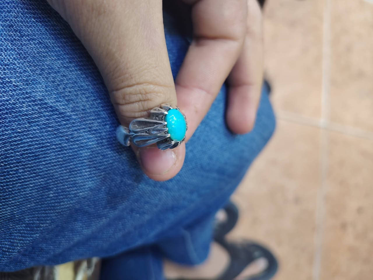 سلام عليكم
محبس لبه رضويه صافيه لون الزرك 
رضويه طبيعية غير معالج وغير مصبوغ 
صياغه يدويه ثقيله قياسه 20او 21
البيع فقط 
مكان الشطره تفاصيل خاص  ***********
