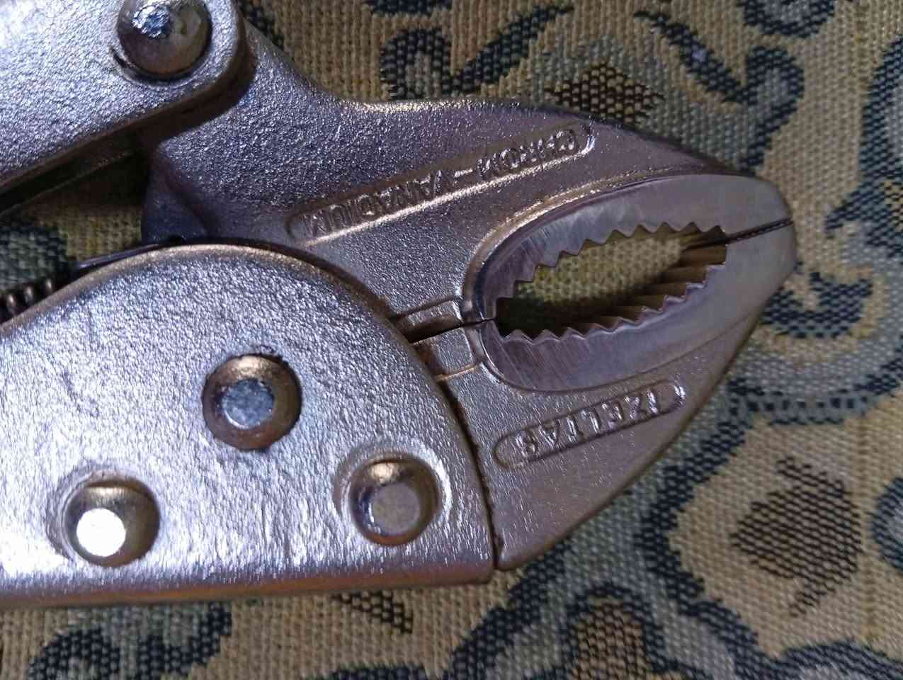 سلام عليكم قارصة اصلي موسسة قديم سعر ٢٠عراقي بغداد ***********
