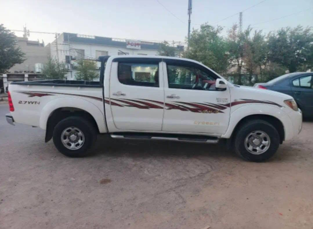 سلام عليكم مرزي خليجي موديل 8
رقم اربيل بسمي
بطاقة بانزين بيها 
باقي التفاصيل عل رقم ***********
