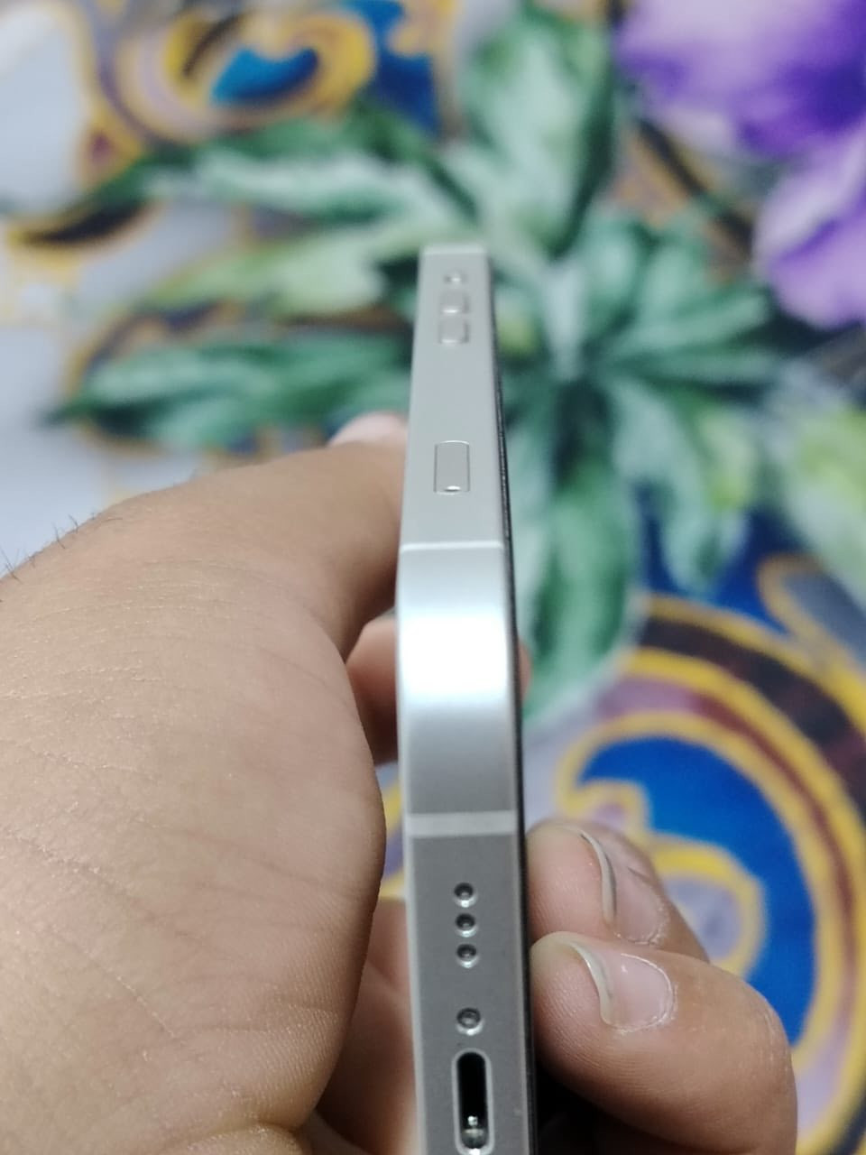 السلام عليكم ايفون 13 عادي للبيع فقط
ذاكره128 دبل نضافه100
نموذجM
 فقط مبدل بطاريه اصليه  نسبه100 الباقي كله نورمال شرط حاسبه 
***********
***********
سعر380 وبي مجال بسيط
