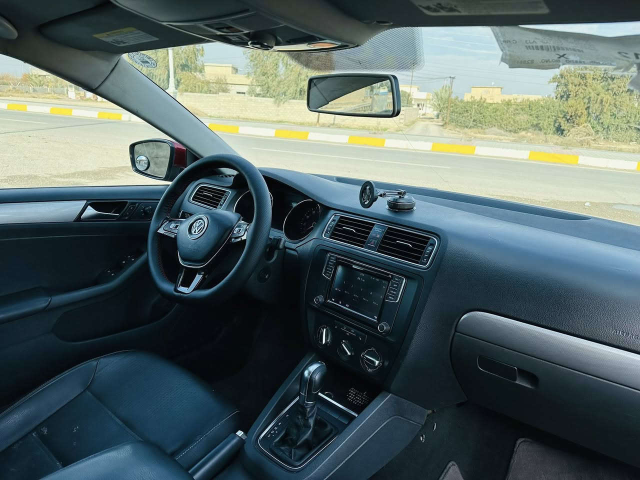 فولكسفاغن جيتا موديل 2018
سعر المطلوب // ((  133)) ومجال

حادث  بنيد. وباب خلفي فقط 
ماشيه 157  الف Kmفقط

مواصفات فول   فتحة ..داخل اسود  .. كشنات جلد .. كشن تدفيه .. .. شاشه جبير .. كاميرا حساسات خلفيه .. فول تحكمات ستيرن .. كروز سرعه .. لايتات ليد ... 

سيارة جاهزة .. صدر امامي خلفي بلاد .. طخم تايرات جدد .. دهن وفلاتر كوله جديد بدون مصرف // 

مكان السياره تكريت / العلم 
***********
