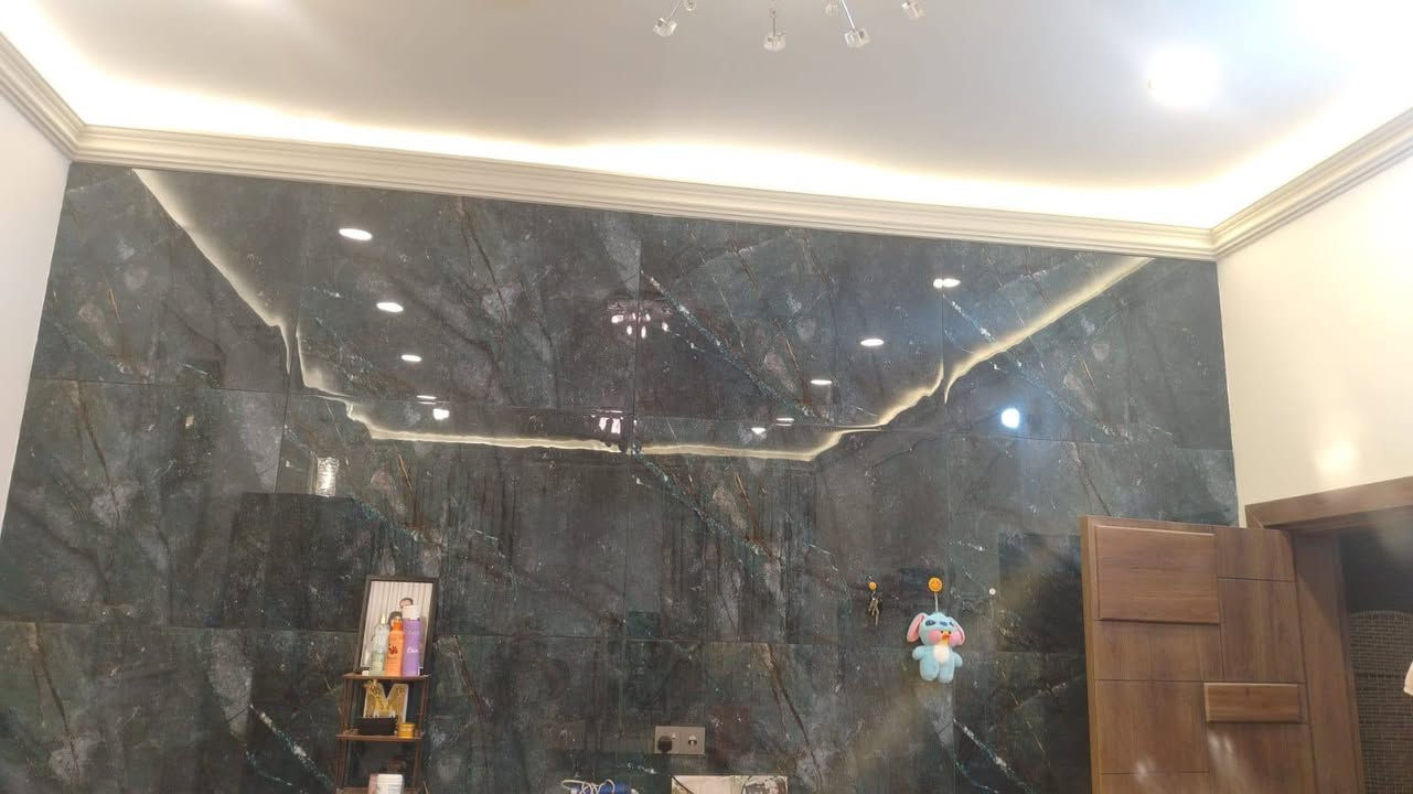 بيت للبيع مساحته 230 البيت متر المساحه الكلية 500 متر :  زراعي سند 25.. العنوان 
حولي الجامعه باب الجامعه الخلفي مجاور سيراميك البعاج وماركت بلفرع البعد ماركت فروت 

 كونكريت مسلح 3 غرف.. صاله واستقبال وصحيات ولوندري ومطبخين حار وبارد ... اوليات لطابق ثاني ... حديقه ٦ب٤.... مساحه جانبيه على طول البيت وممر خلفي ومكان مخزن .. البيت مربع.. مساحه البناء ٢٣٠م 

بناء درجه اولى ارقى المواد بالاسماء من الطابوق الى الدرج مرمر دراكون.... عمر البيت سنه و٣ شهر 

للاستفسار الاتصال على الرقم 

***********

او مراسلة على الخاص
