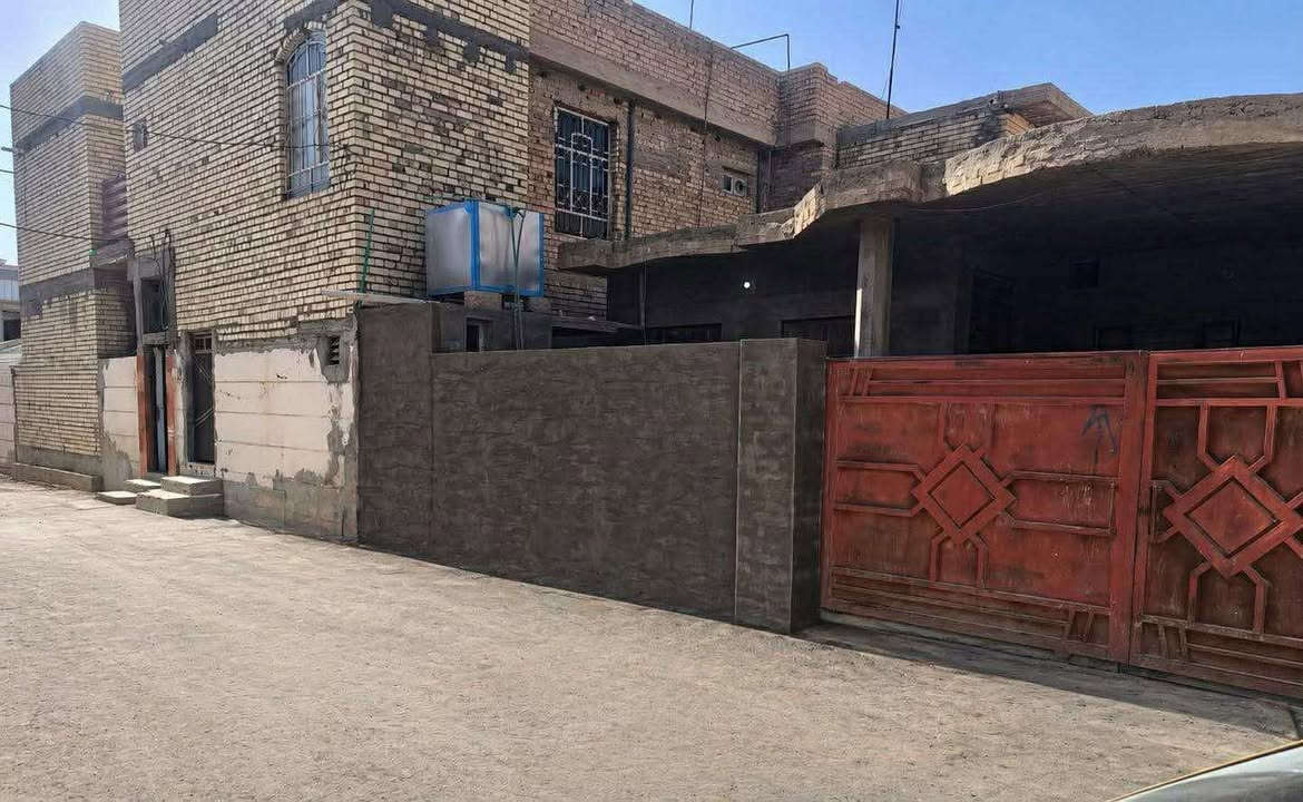 ياالله 
دار  للبيع 
 في الأنبار الفلوجه  حي الرساله 
متكون من طابق واحد بناء  جديد  يحتوي على بيتونه و غرفتين واستقبال ومطبخ وصاله  وارضيه كاشي  البيت جاهز للسكن مؤجر ب 300 الف  البيت بصف الركن قرب صيدلية نادين الحياة 

مساحه/ 200م
الواجه/ 10م
النزال/ 20
الشارع/ 8م 
اقرب نقطه داله /   خلف جامع الامام علي بن ابي طالب  ( جامع ابو الخيل) 
خدمات   ماء كهرباء 
السعر/   100مليون  
نوع الملك / طابو صرف

اي ستفسار الاتصال علا الأرقام 

***********
07506ً237155
