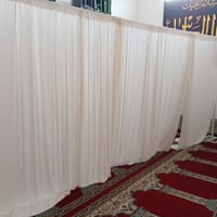 استاند عدد 2 ارتفاع 3م وعرض 4م + بردات قماش ستن عدد 2 جدد استخدام مرة ...