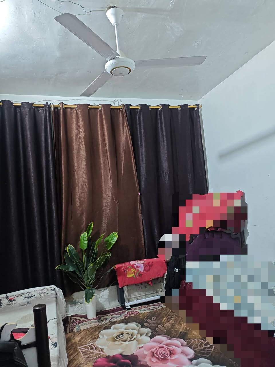 سلام عليكم بيت مساحته 72م لبيع منطقة دوانم قريب ع شارع.. غرفه نوم وحده وحولي كبير وكراج كبير..وسطح ..طابق واحد بناءً بلوك..سقف مسلح ..وسند 25ومضبوط ومابي اي تلاعب..اني صاحب بيت ..البيت بي بئر...يفيد بالصيف وماء صافي ...السعر قفله 40 موقع جميل والفرع مبلط وهادء ..الرقم ***********
