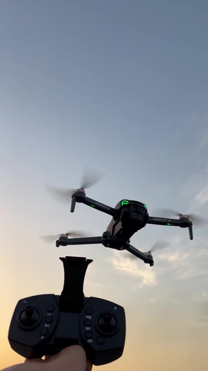 المدى كيلو و نص 
الارتفاع ١٥٠ متر 
دبل بطاريه و جنطه و كامره متحركه 
الثباتيه واضحه بل فديو 
السعر 40 الف 
للحجز *********** واتساب 
الفحص كدام المندوب اي اختلاف ترجع و تدللون ❤️
