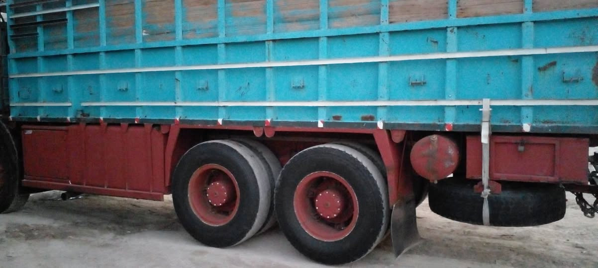 سلام عليكم
اللبي موديل ٧٥
قاطره مقطورة 
قمارة بلاديه 
تخم تاير 
محرك ٢٨ 
كير ١٣٠
الراس تخم تاير 
والعربانه نص عمر
وبيها مجال الراس ينباع وحده والعربانه وحدها  
للإستفسار ***********
