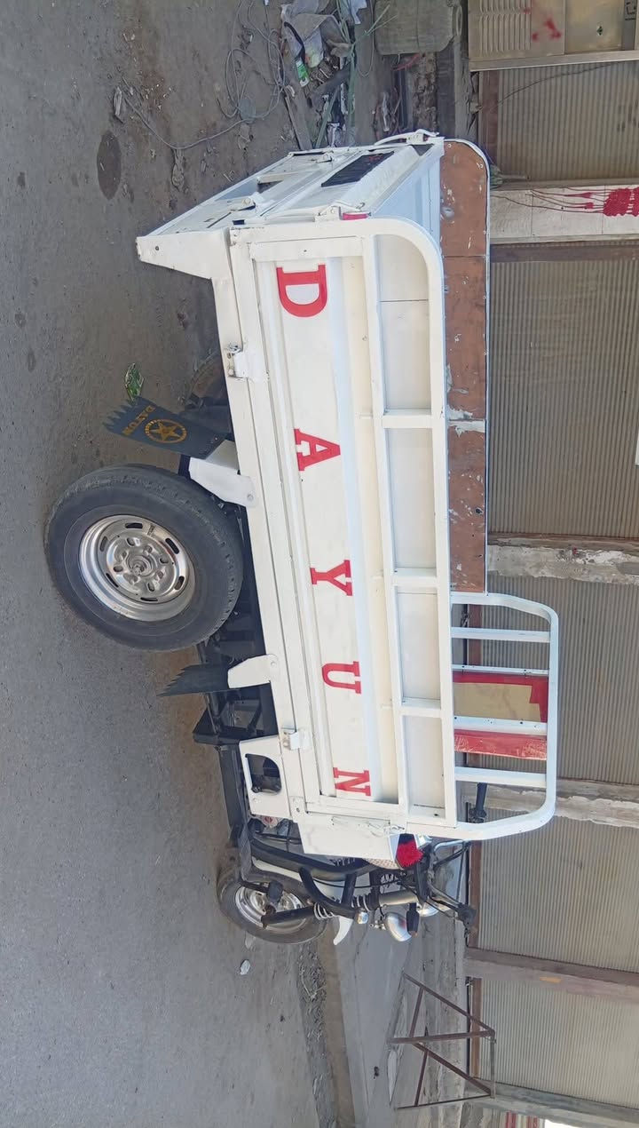 سلام عليكم
شباب ستوته دايون للبيع مديل 2012 معمره توه 
اوراق اصوليه موجوده بل الناصريه مركز 
سعره 1500مليون وبيه مجال قليل شراي يتصل على 
الرقم ***********.
