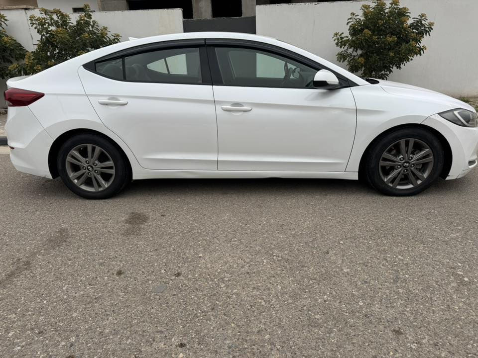 السلام عليكم
النترا امريكي 2017 بيها قطعتين تبديل بنيد وجامرلغ بدون شواصي ماشيه 105 الف ميل السعر 120 مكان السيارة بعقوبة مجمع مكي 
***********
