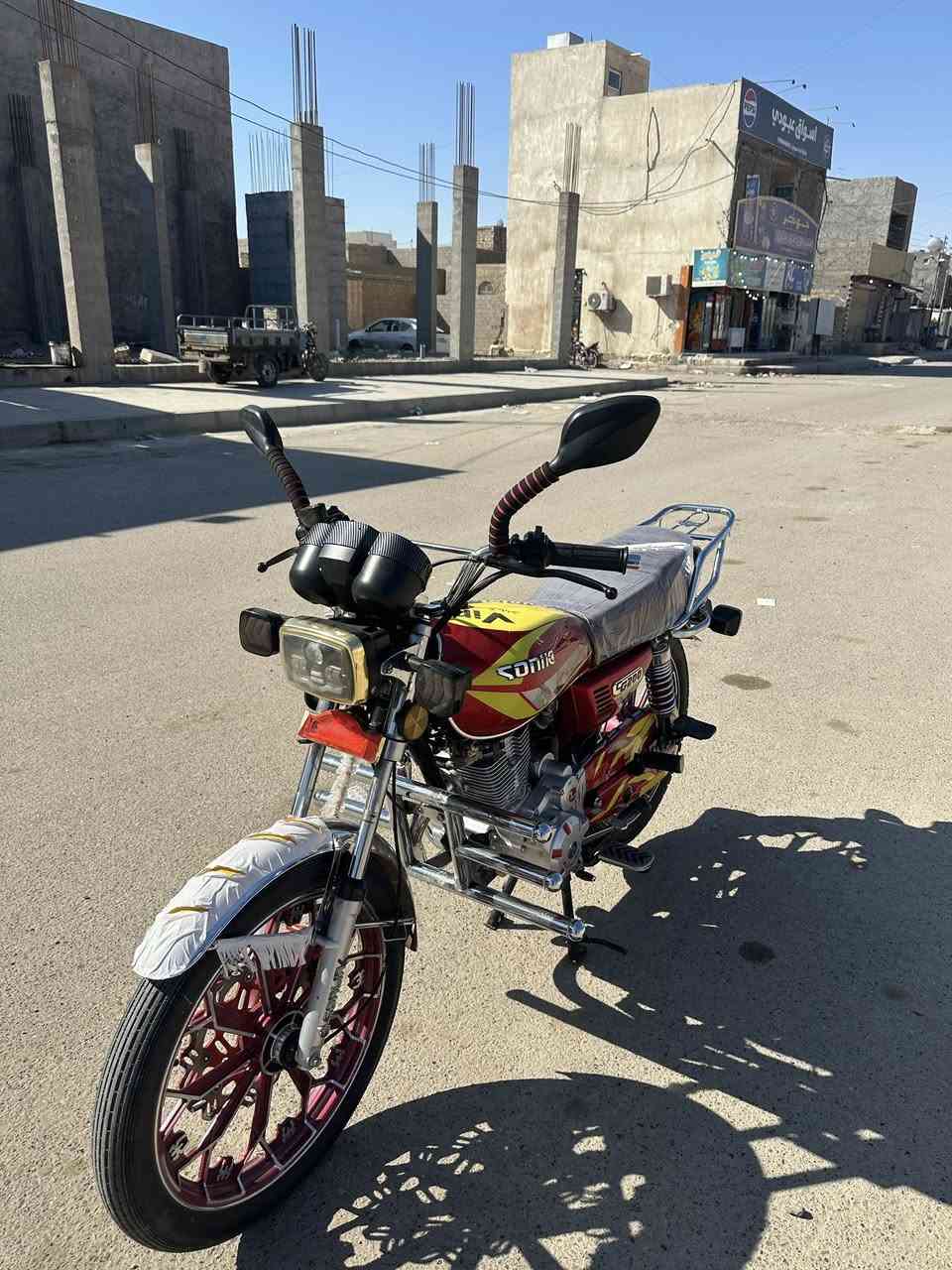 يالله  شباب دراجه سونك للبيع موديل 2024 محرك 200سيسي  دراجه نضيفه عارضه ب775 وبيه مجال مكان الرمادي البو فراج الاستفسار اتصال على الرقم ***********
