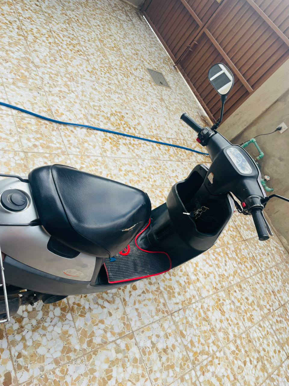 للبيع 
ادفع سعر عجبني ابيعك
***********
