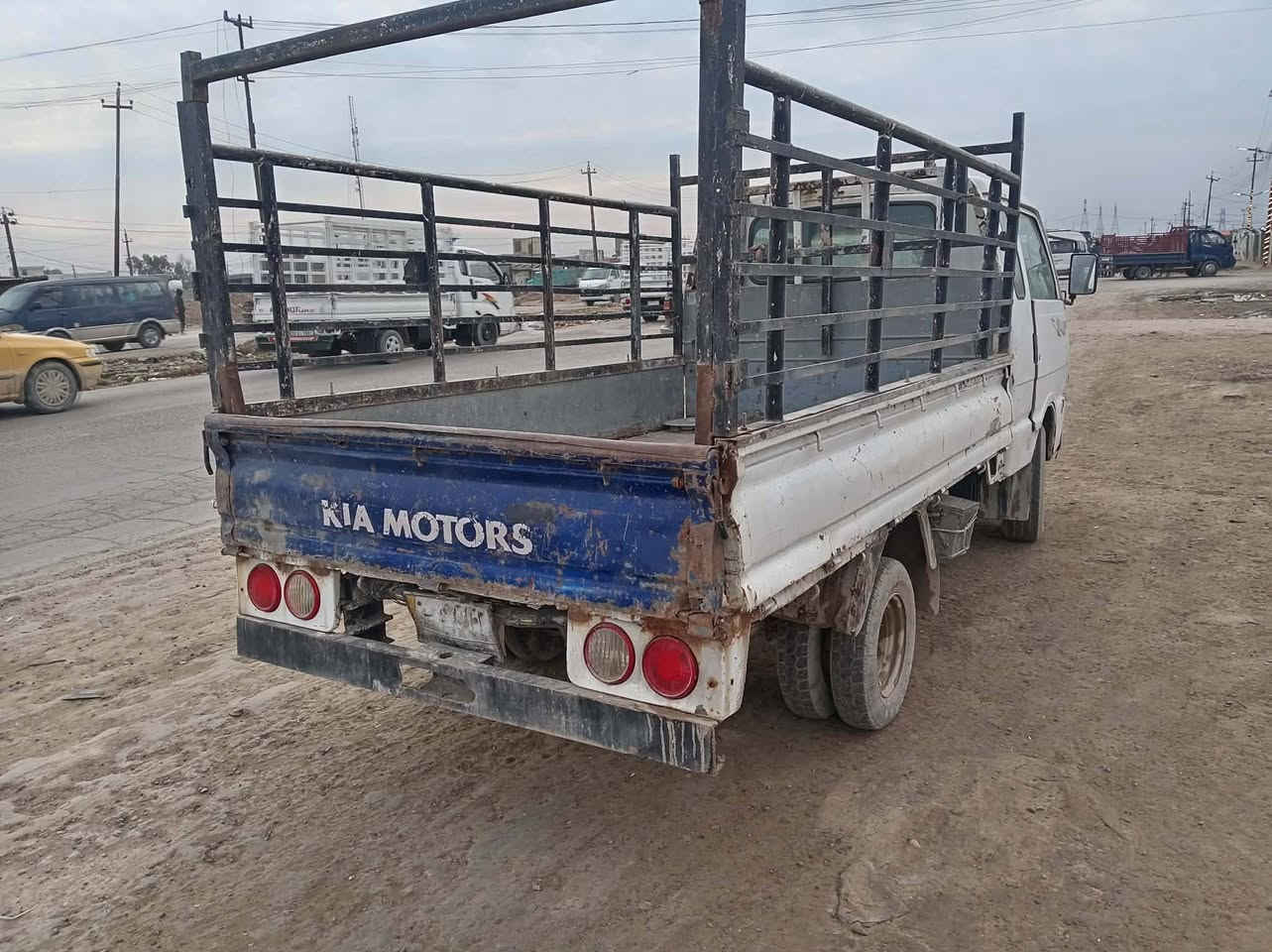 الله سلام عليكم لبيع كيه بنكو موديل1996سياره مكفوله كشر وشاصي رقم ديالئ انكليزي باقيه عل استلام هزه جديده سياره خير من الله تخم تاير سعر 47وبيه مجال مكاني بغداد النهروان رقم الهاتف ***********
