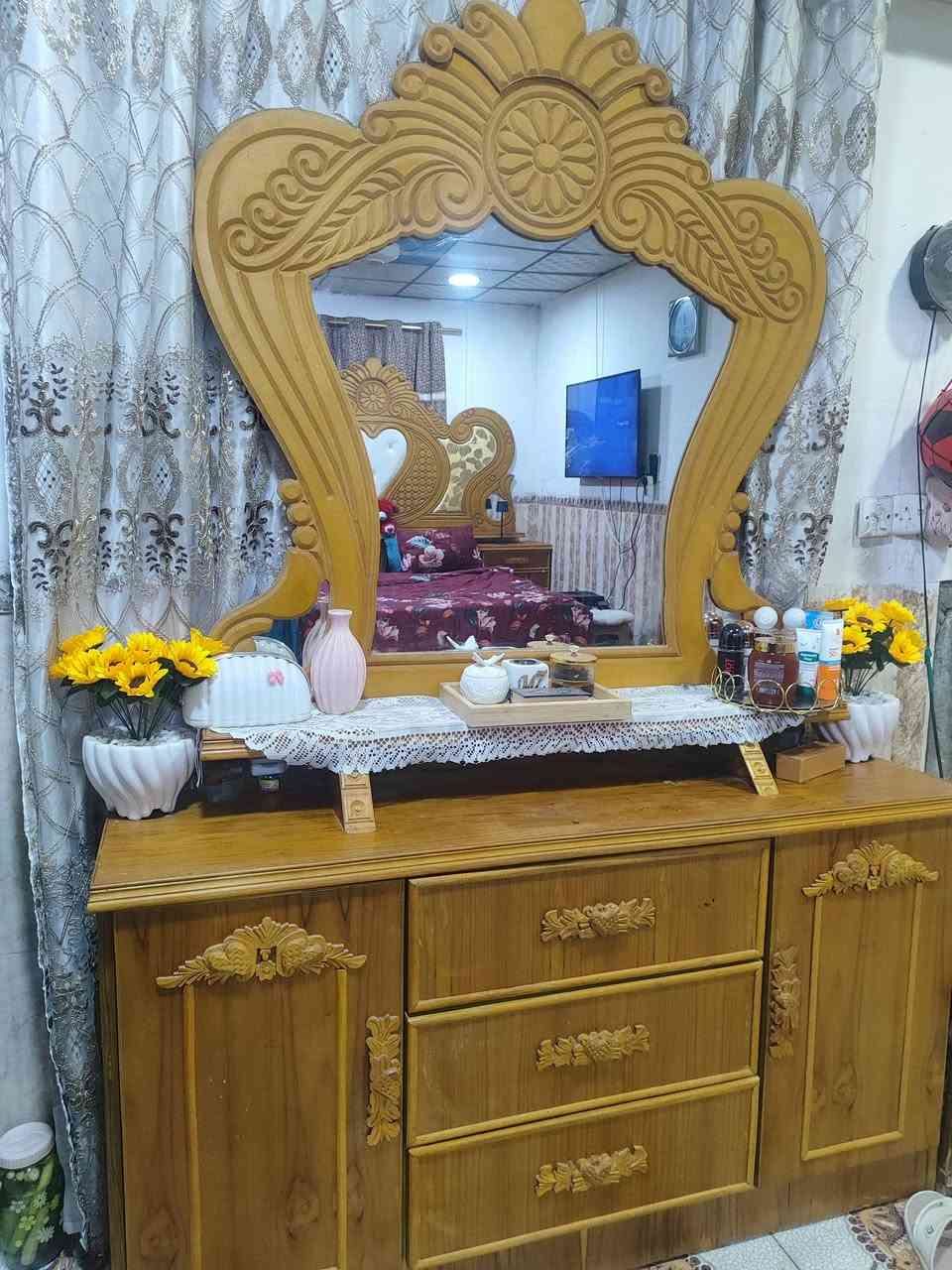 سلام عليكم عندي غرفه اخشاب للبيع مستعمله شي قليل سعرها 900مع الدوشك للتواصل ***********
