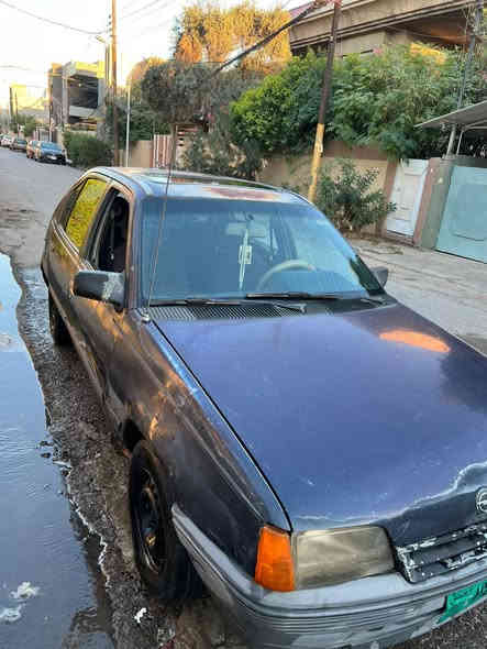 للبيع كاديت سنويه خضره كابون بيها بيها اثر نفخ السعر 18وبيها مجال لاستفسار ع رقم ***********
