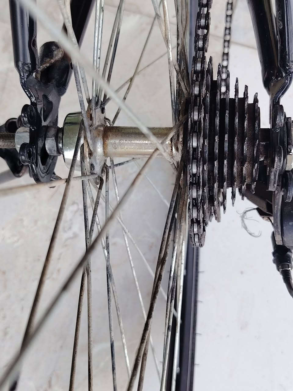 السلام عليكم بايسكل للبيع شي 700 الحجم 28 والسعر 100 وبي مجال
***********
