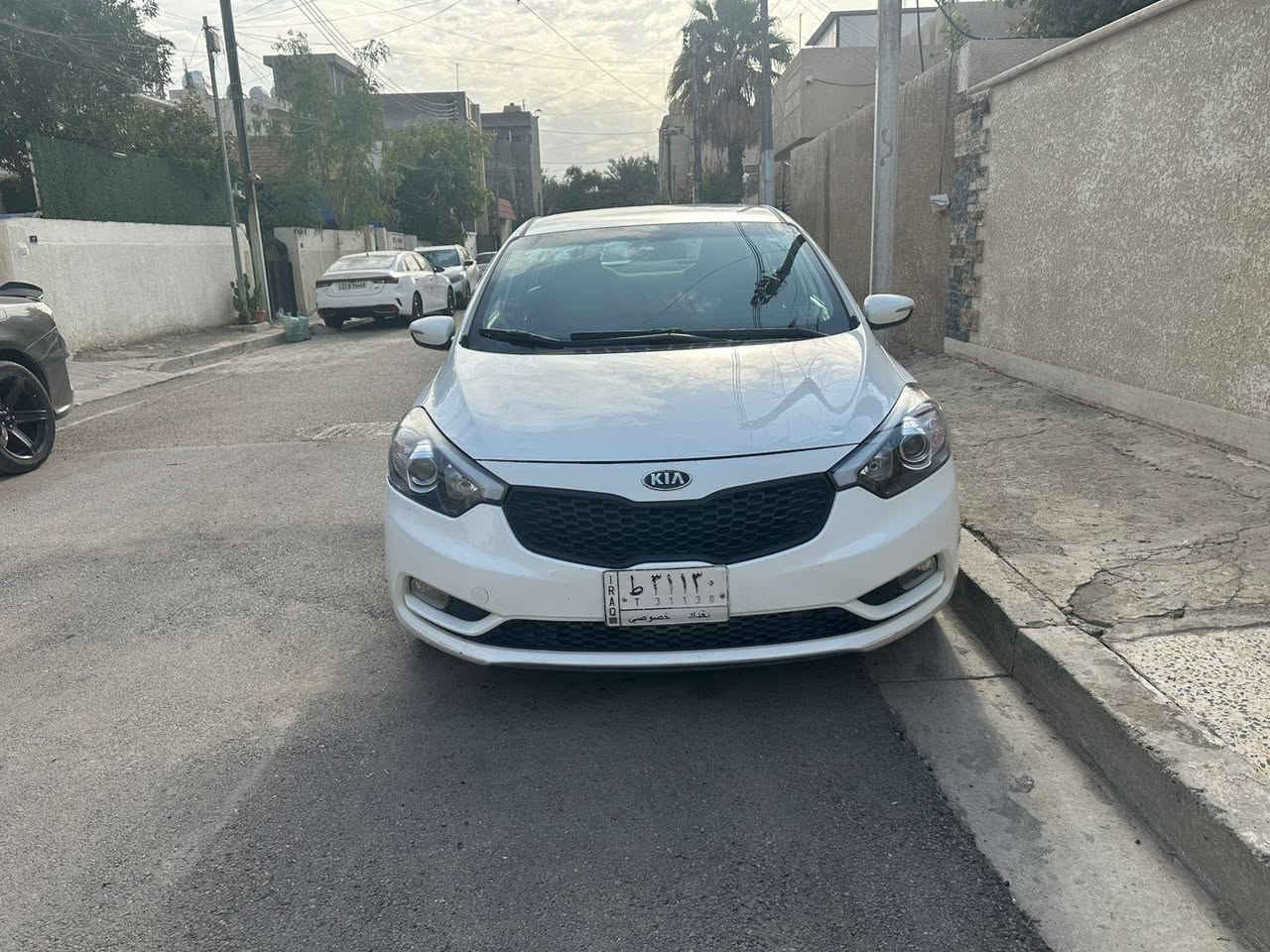 السلام عليكم
للبيع كيا سيراتو موديل ٢٠١٤ خليجي بغداد بأسمنه من ٢٠١٤ ولحد هسه ماشيه ١١٨ الف سياره كلش نظيفه  موضح بالفديو جاهزه من كلشي بيه شبر صبغ بخشم الجاملغ بسيط جدا بس اذكره للامانه والسسسعر 125$
للاتصال ***********
