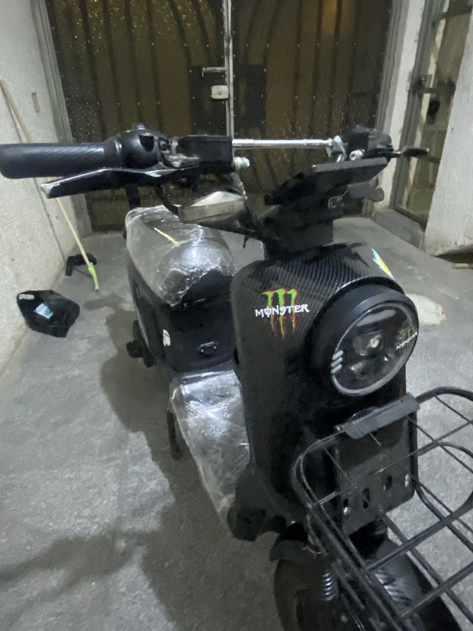 السلام عليكم
دراجه R9 للبيع 

2026 قبل 3 اشهر مطلعها من الوكيل

الدراجه مكفوله جديده كارتون

كفرات كاربون فايبر 

كلوبات لد على طول الدراجه شادلها

تايرات جدد اليوم شديتهن

بلاديه ماناقصها شي مرايات سله الدوسات

سعرها 450 وبيها مجال للطيبين

مكانها بصره قبله 

***********
