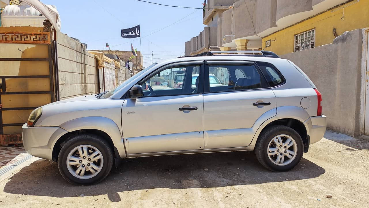 توسان ٢٠٠٨ خليجي مكفول من الضربه من الصبغ 
مكينه ٤ سلندر بغداد بأسمي 
سياره نظيفه حلوه مال جناي 
بيها جراد شويه بالبنيد والقماره 
٩٨ بيها مجال مكانها واسط الصويره 
للاستفسار ***********
