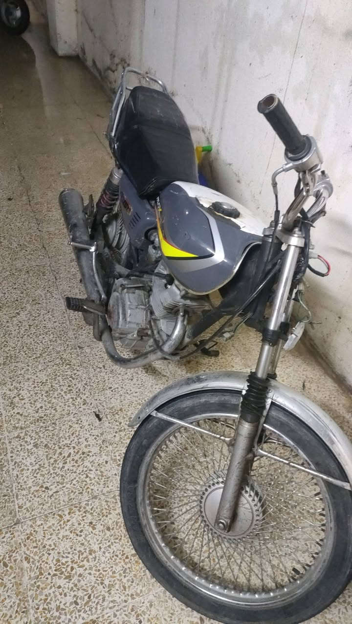 السلام عليكم ماطور للبيع بارت 5 تسعات ماطور شغال بس بي صوت بل أبيعك فحم في فحم 200 وبي مجال مكاني موصل حي الصحه بل ايمن الرقم ***********
