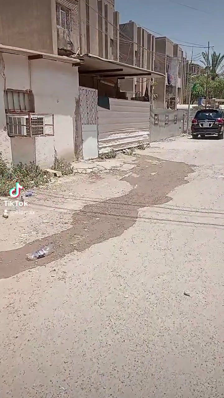 عندي بيت تجاوز مرتب بلزعفرانية عمارات سعيدة للبيع 
الشراي يجي ويشوفة ويقتنع بلبيت ومكانة البيت فول من كلشي خدمات كاملة وكلشي قريب 
المساحة 80 متر  بي غرفة وصالة ومطبخ وحمام وممر داخلي وطرمة خارجية 
مي مجاري كهرباء 3فيز كلشي تأسيس جديد 
آسف على الإطالة 
رقمي *********** بس واتساب
