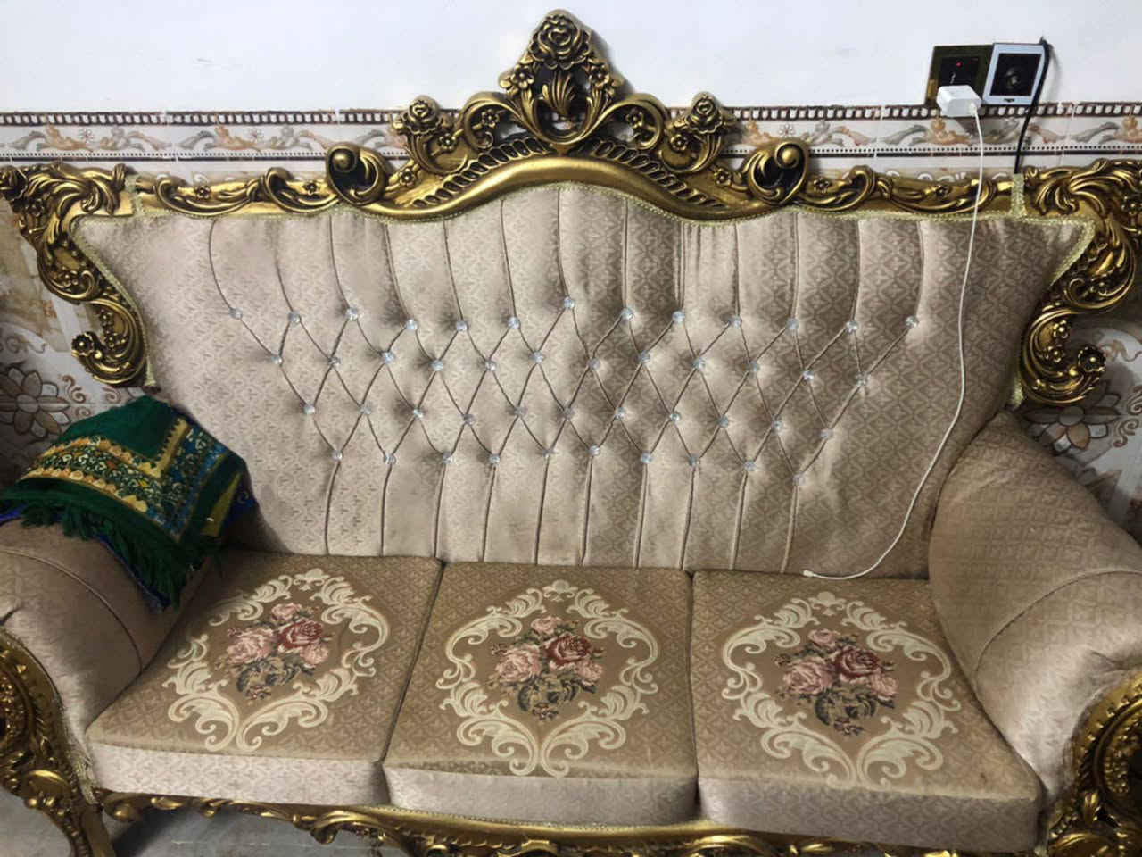 للبيع 
١٠ مقاعد تخم سعر ٣٥٠ 
الكنتور.٦ الكنتور ست بوب سعر ٣٠٠ 
وبيه مجال ع خاص 
مكاني الرمادي
***********واتساب
