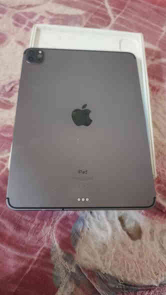 ايباد 11 برو البيع بطاريه ٨٤ نضيف زلغه مابي شرط تفحص الذاكره ٢٥٦ يشغل بوبجي ١٢٠ فريم سعر ٥٥٠ وبي مجال الطيبين مكاني رميثه رقمي ***********
