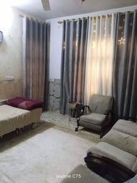 يوجد بيت للبيع مساحة 110 م جسر ديالى شارع تويثة يحتوي على طابقين  الأو...