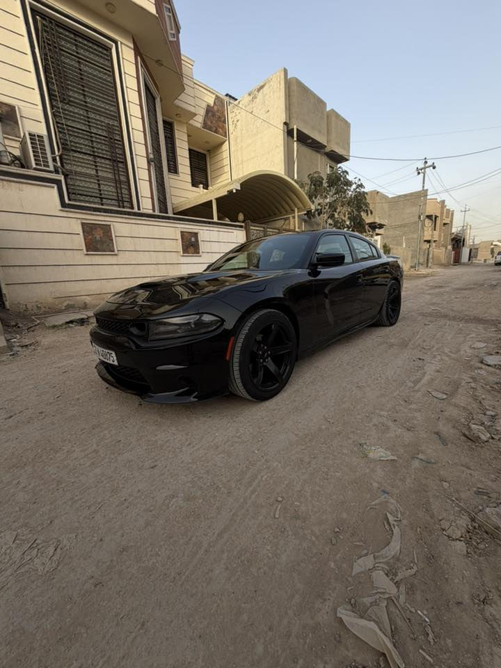 جارجر ٢٠١٦
رقم بغداد باسمي 
مكينه ٣٦٠٠
داخله بيه بس دعاميه
بلعراق صار بيه دور جاملغ خلفي والباب كلير فقط
ويل نجمه اصلي 
تايرات خلفيه ٣١٥
تخم تاير جديد 
حداديه جديده 
محدثه كلها اس آر تي اصلي
مكاني حله 
السعر ١٧٣
***********
